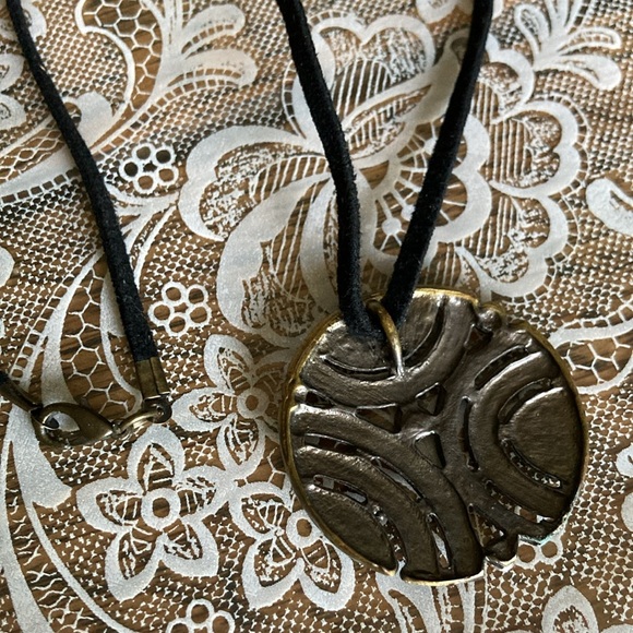 Unmarked  gt necklace with yellow/orange rhinestones enamel arcs $18 - Picture 3 of 5